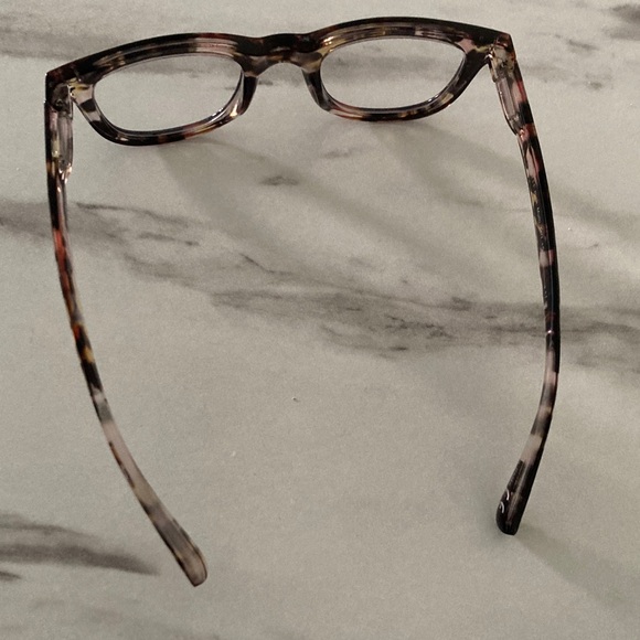 Tortoise Shell Pattern Glasses - Picture 9 of 16